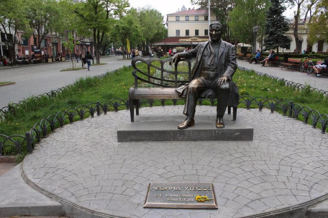 "Ваша Квартира" - У Самого Дерибаса! "Ваша Квартира" Біля Самого Дерибаса! Odesa Exterior photo